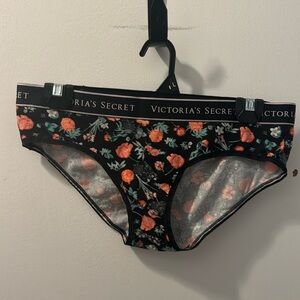 Never worn, like new!  Victoria’s Secret Hip hugger Panty, size L.